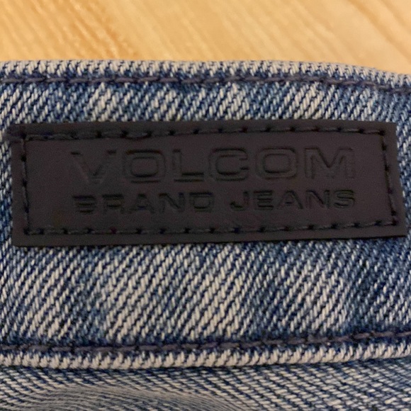 Women’s Volcom Denim Skirt. Size XS (0-2). Good used condition. - Picture 5 of 5